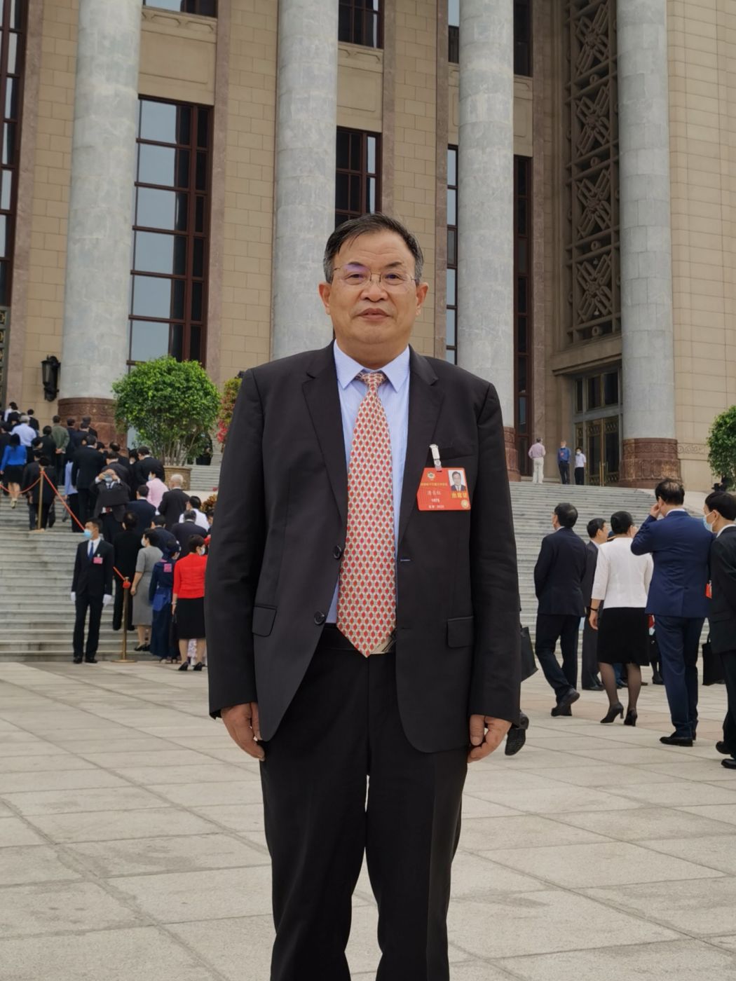 4.全國政協委員、中國工程院院士、航空工業首席技術專家唐長紅